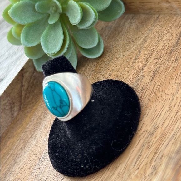 Silver Turquoise Ring - Picture 2 of 4